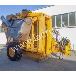 G60I GRÉGOIRE TOW-BEHIND GRAPE HARVESTER - V079